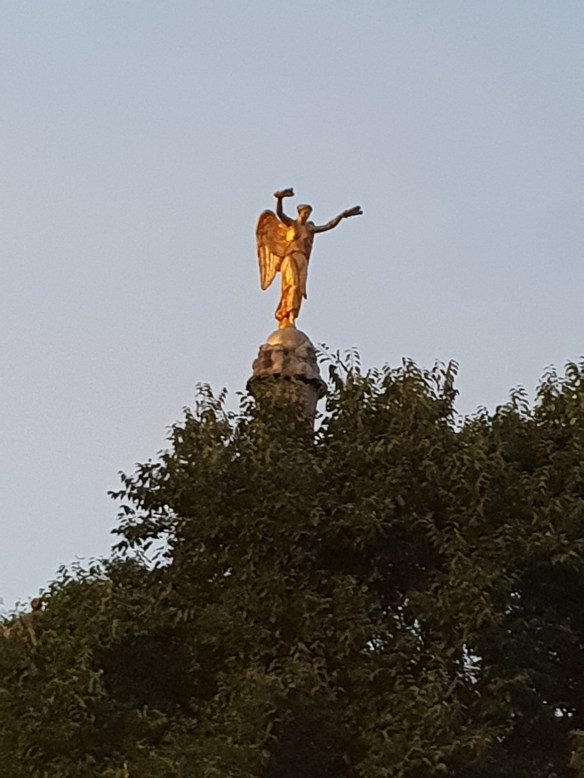 Statue taking a dive!
